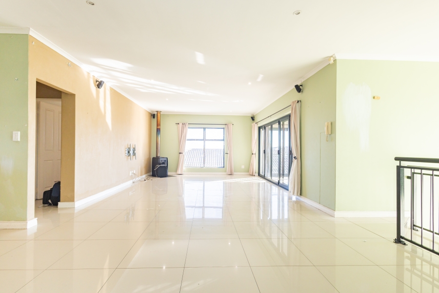 To Let 4 Bedroom Property for Rent in Kaapsig Western Cape